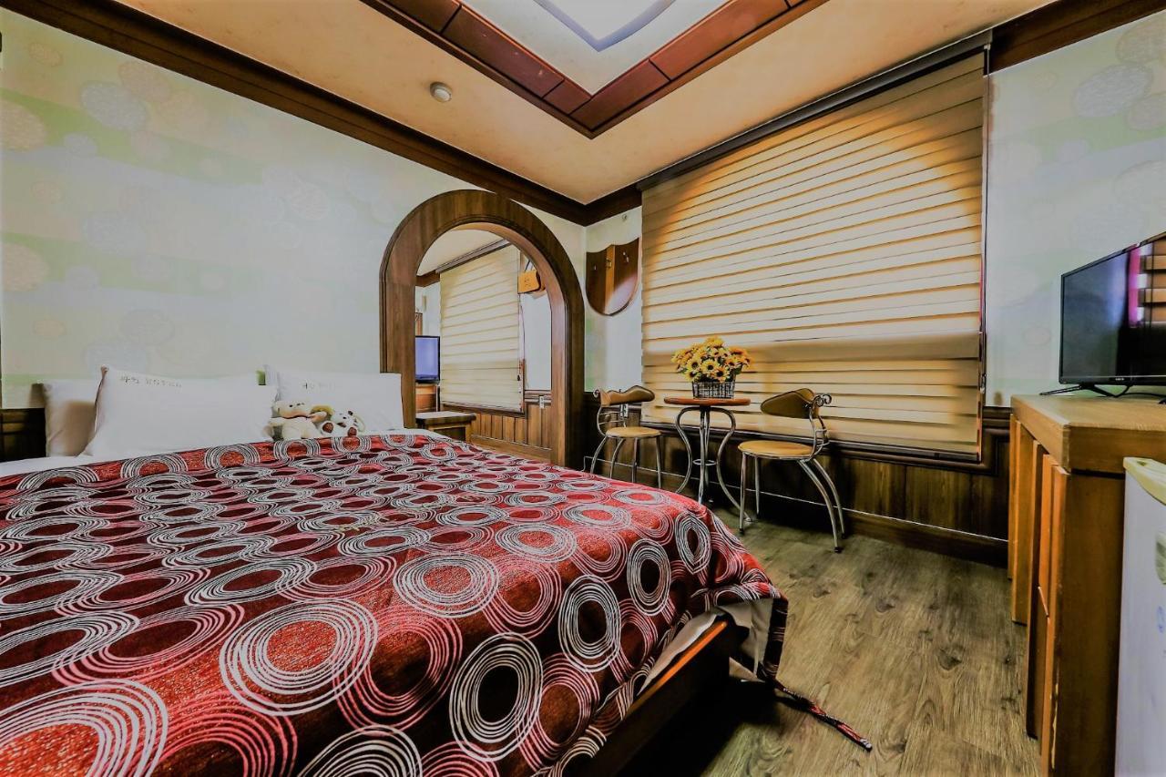 بوريونغ Pine Motel المظهر الخارجي الصورة