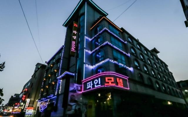بوريونغ Pine Motel المظهر الخارجي الصورة