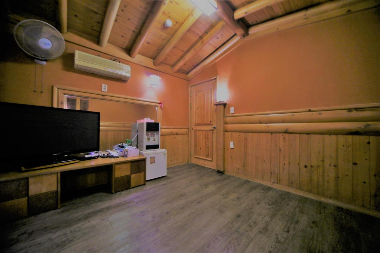 بوريونغ Pine Motel المظهر الخارجي الصورة
