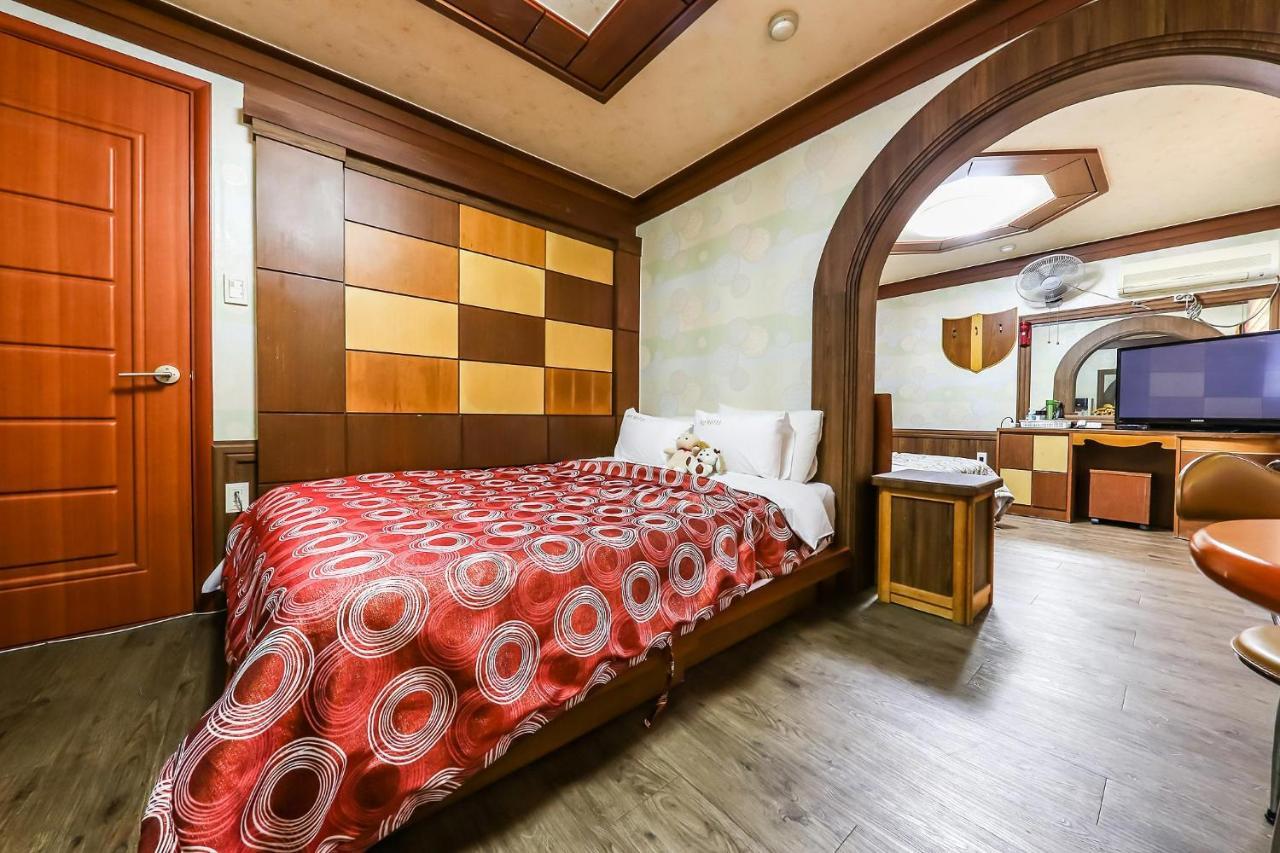بوريونغ Pine Motel المظهر الخارجي الصورة
